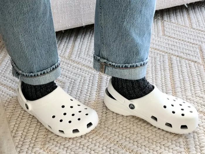How To Wear Crocs Strap In The Quickest & Easiest Way