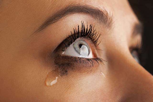 How to Stop Eyes from Watering When Wearing Makeup? Top Tips